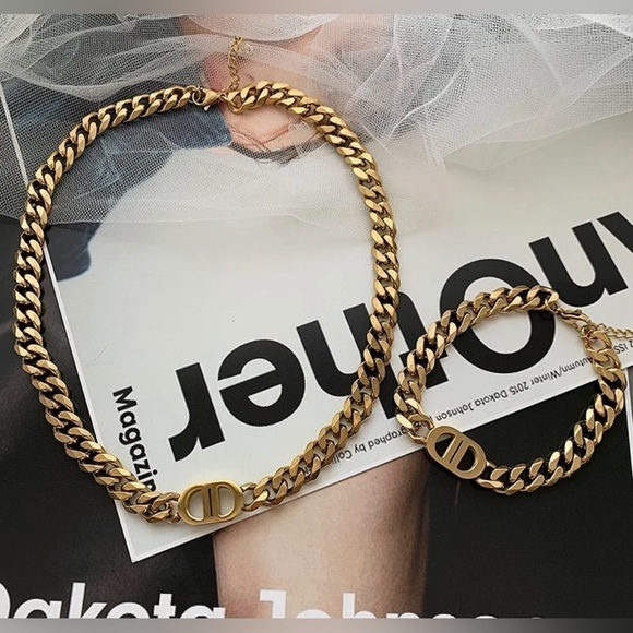 18K Gold Pig Nose Designer Necklace and Bracelet Set “Veronica Set” Curb Chain - Picture 4 of 9